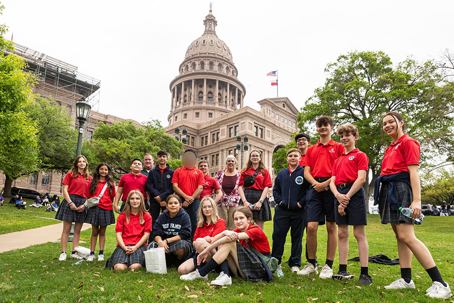 students in front of Capitol building